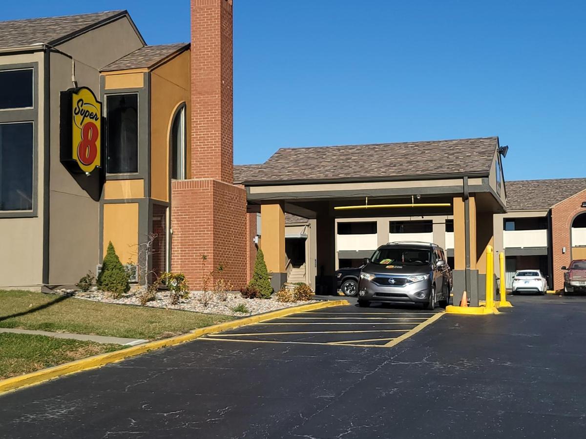 Super 8 By Wyndham Kansas City Airport North Exterior foto
