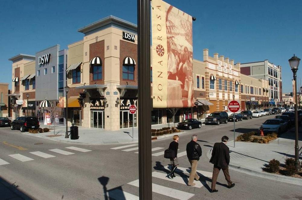 Super 8 By Wyndham Kansas City Airport North Exterior foto