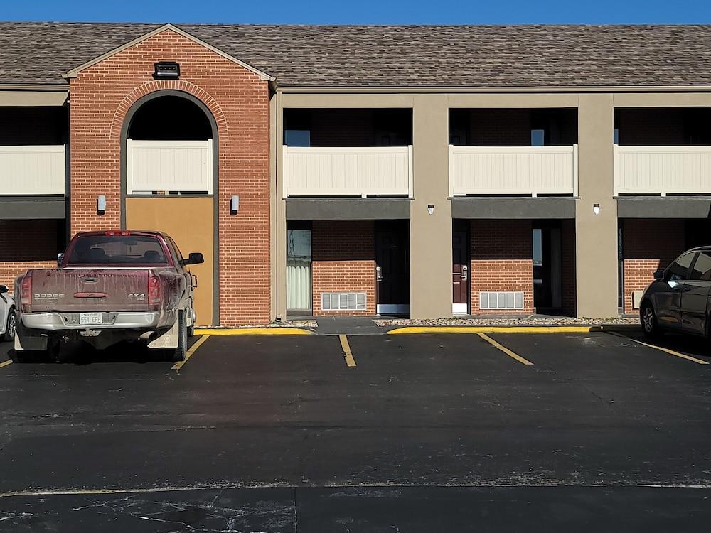 Super 8 By Wyndham Kansas City Airport North Exterior foto