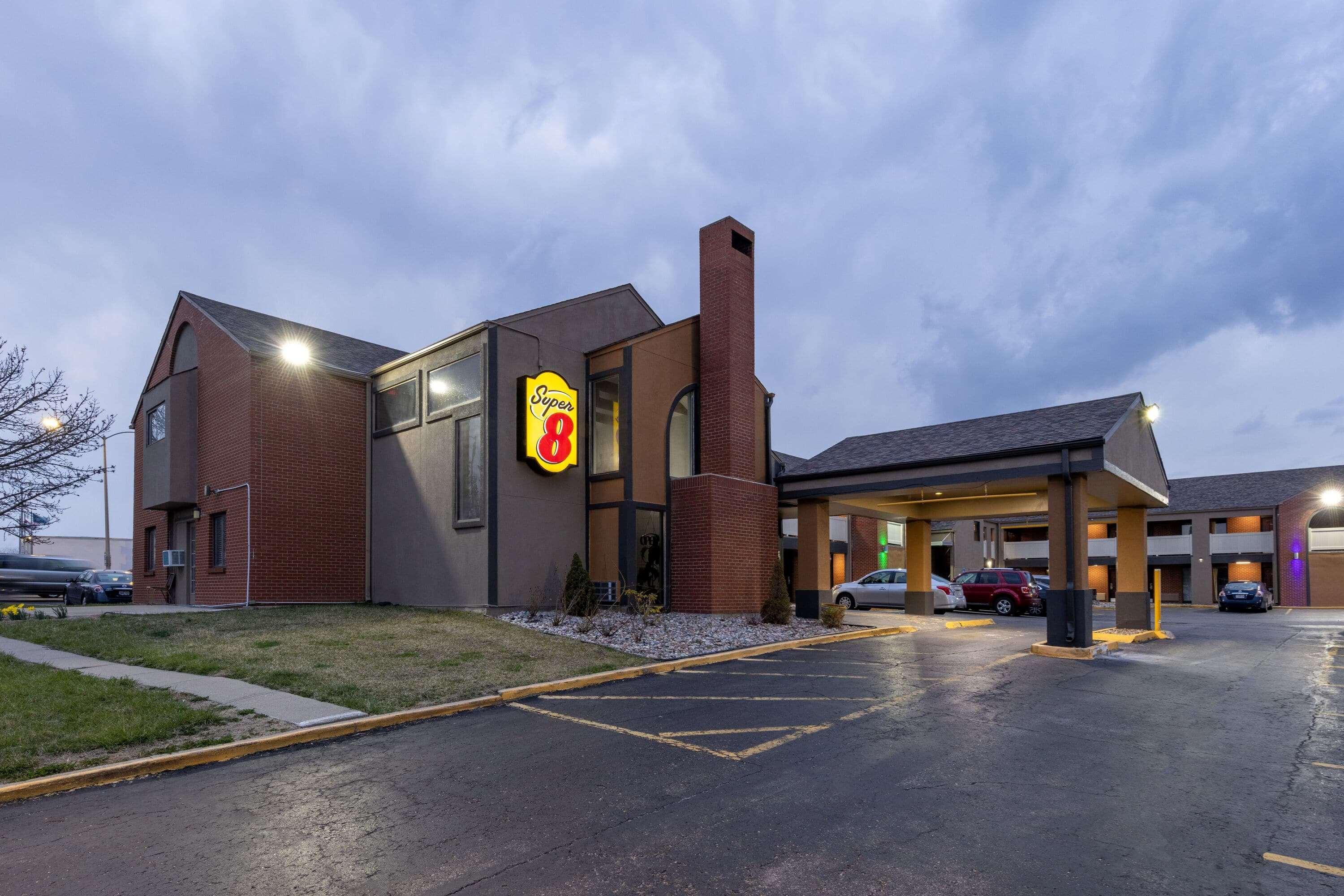 Super 8 By Wyndham Kansas City Airport North Exterior foto