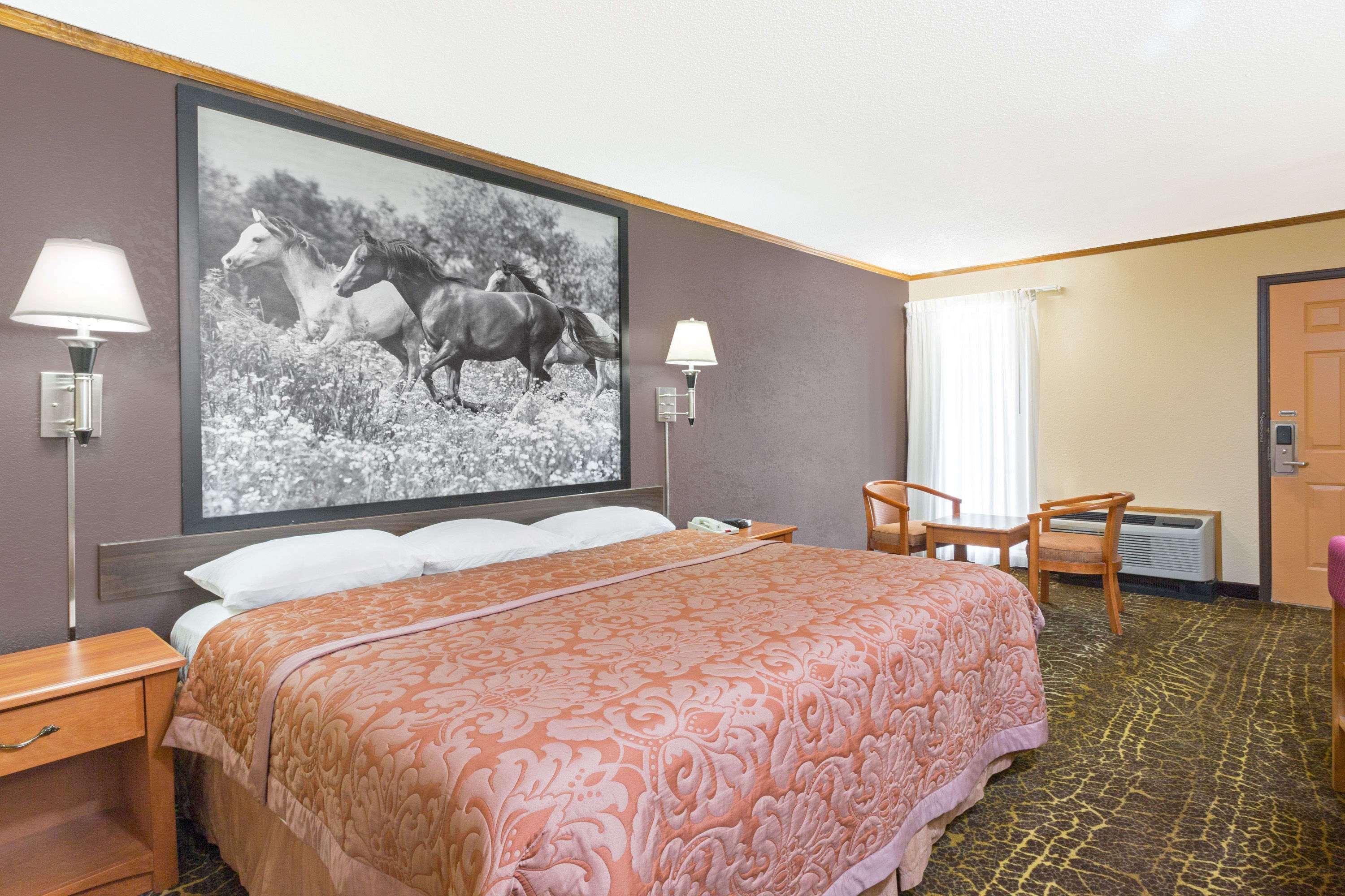 Super 8 By Wyndham Kansas City Airport North Exterior foto